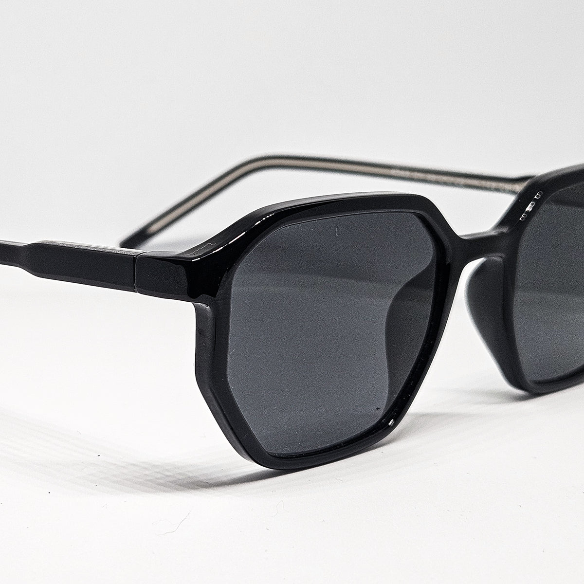 Solis - All Black