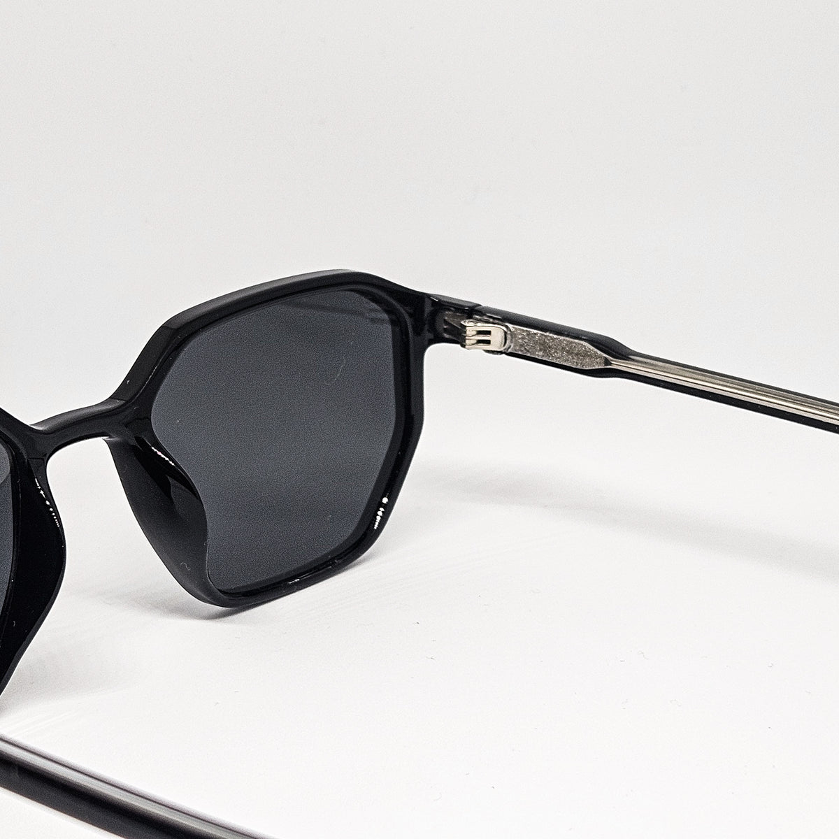 Solis - All Black